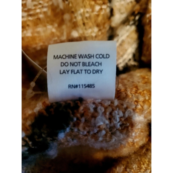 Plaid Fringed Shawl Cape Poncho NWT - Picture 7 of 7